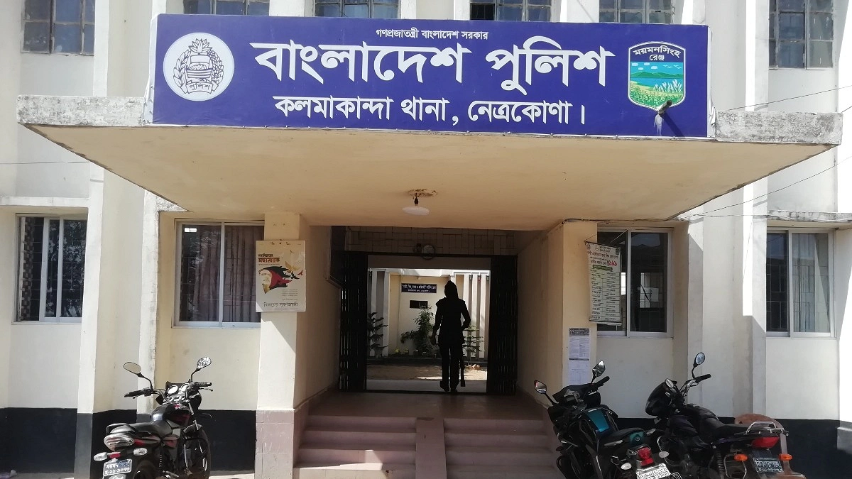 সহায়তার তালিকায় স্ত্রী-স্বজনদের নাম, সেই কৃষি কর্মকর্তা বদলি