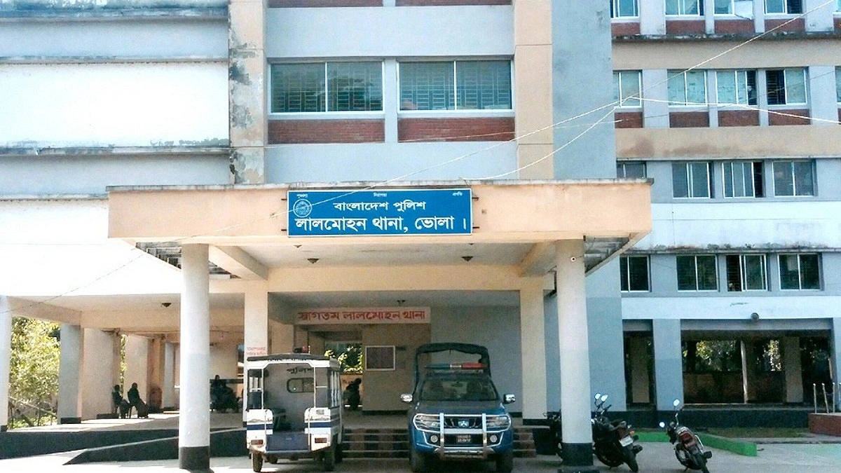 বাসচাপায় প্রাণ গেল ৬ বছরের শিশুর, সড়ক অবরোধ