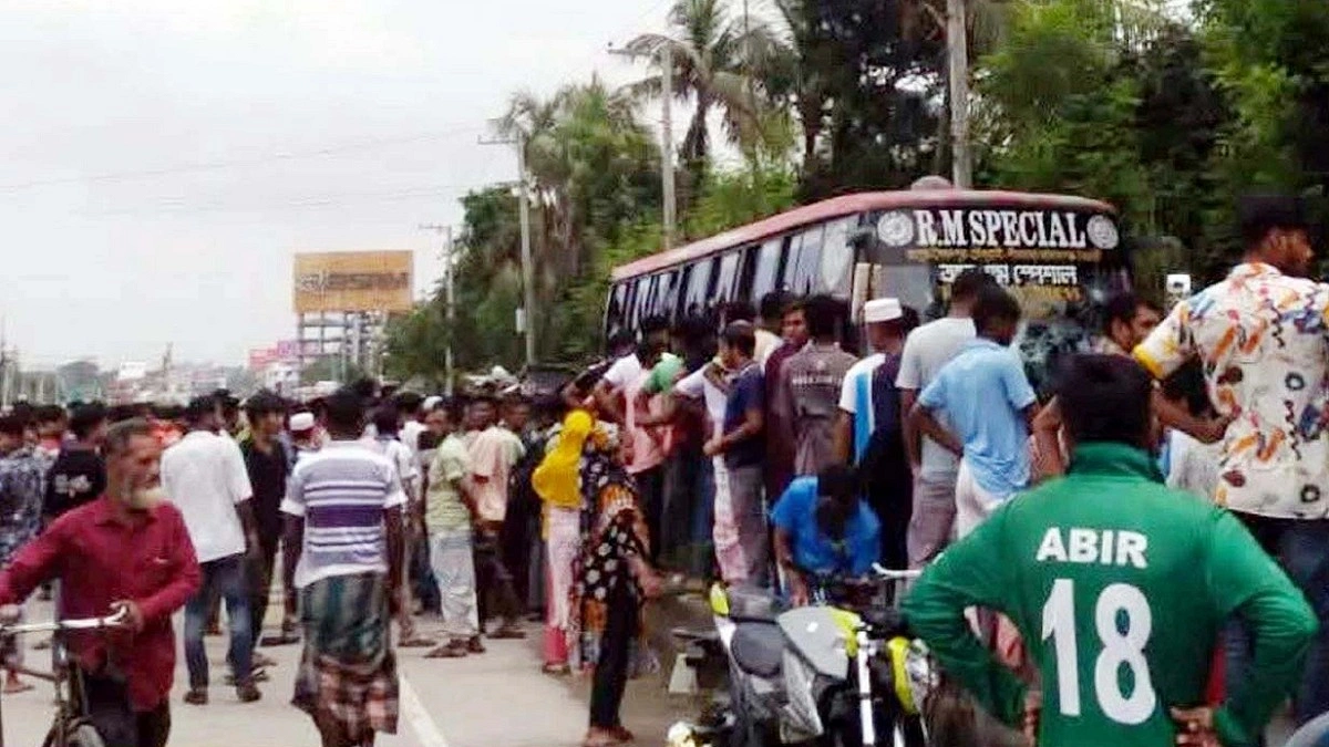 বাসচাপায় মাদ্রাসা সুপার নিহত, বিক্ষুব্ধ জনতার আগুনে পুড়ল বাস
