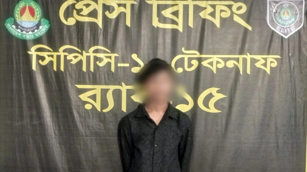 অটোরিকশার চাকার পাশে ১০ হাজার ইয়াবা, চালক আটক