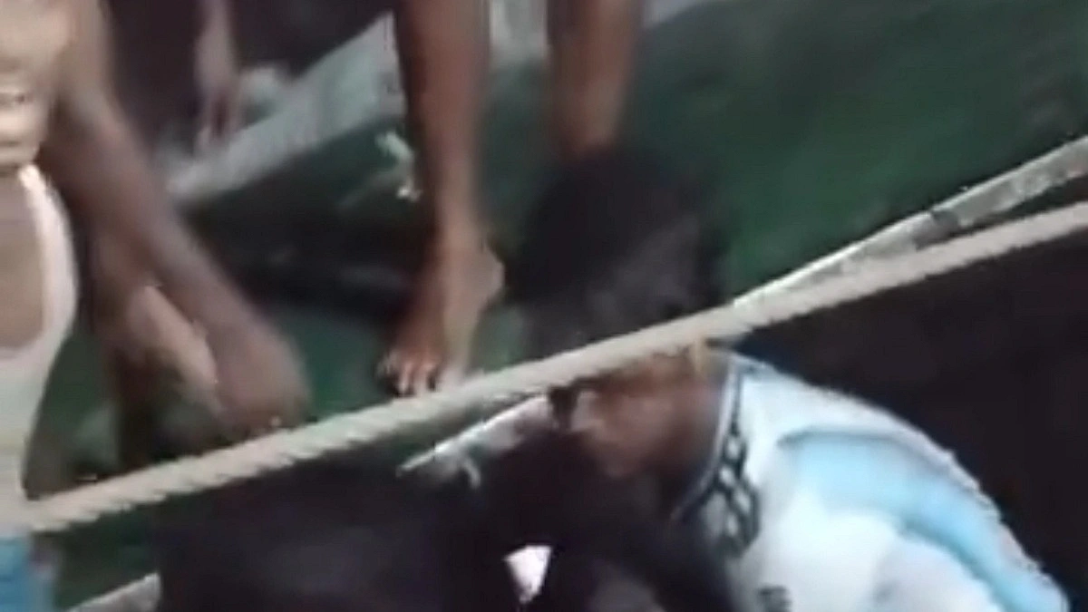 বঙ্গোপসাগরে ট্রলারডুবি, ৪ জেলের মরদেহ উদ্ধার