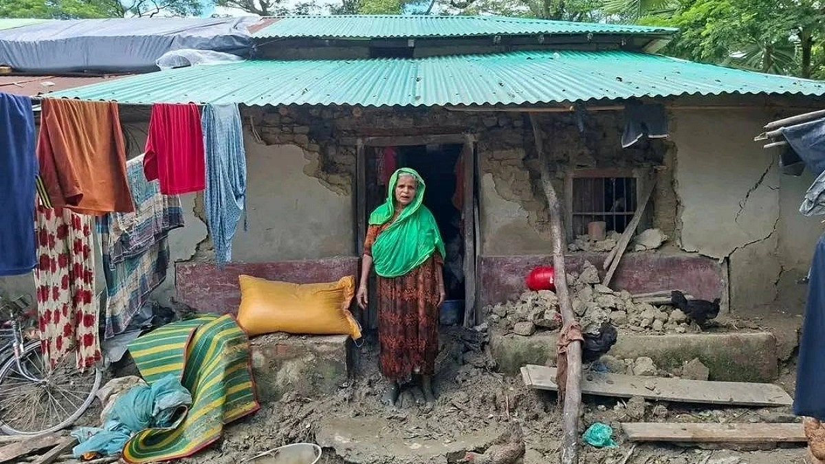 ঘুরে দাঁড়ানোর লড়াই বন্যার্তদের