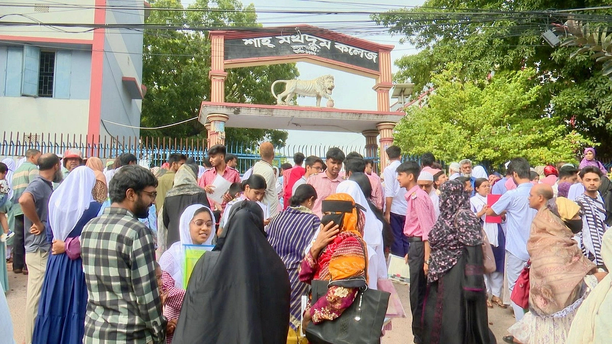 বিশেষ ব্যবস্থায় পরীক্ষায় বসছে বগুড়া-নাটোরের ১৮ এইচএসসি পরীক্ষার্থী