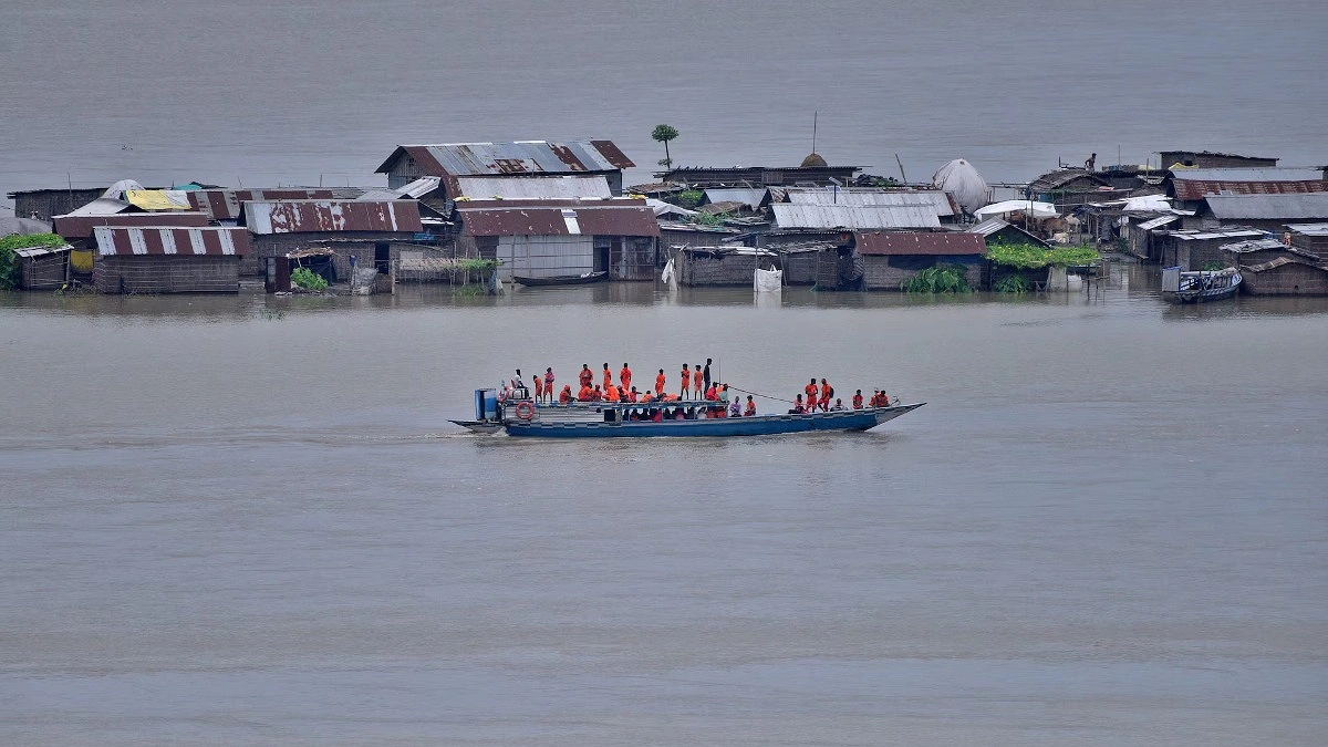 আসামে ভয়াবহ বন্যায় ৬৮ জনের মৃত্যু