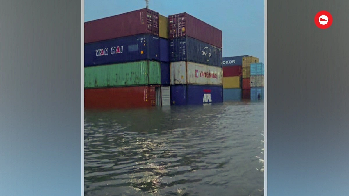 অবস্থান থেকে সরলো বন্দর, ব্যবসায়ীদের দেওয়া হবে ক্ষতিপূরণ