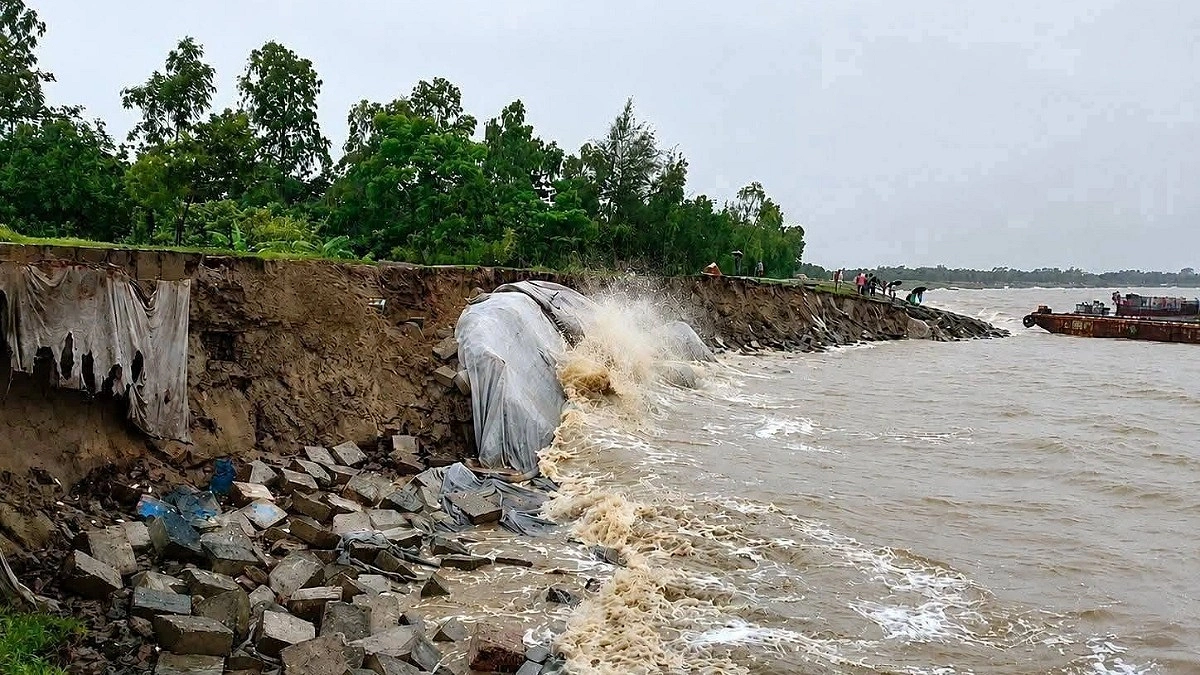 চার বছরেই বিলীন ২৯৪ কোটি টাকার বেড়িবাঁধ