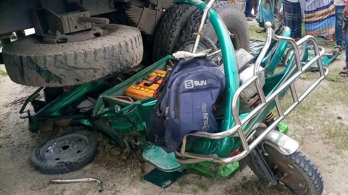 ময়মনসিংহে ট্রাকচাপায় প্রাণ গেল ইজিবাইকের তিন যাত্রীর