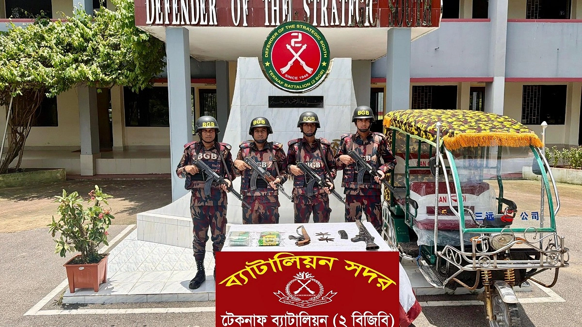 কক্সবাজারে ইজিবাইক থেকে জি-৩ রাইফেল ও গুলি উদ্ধার
