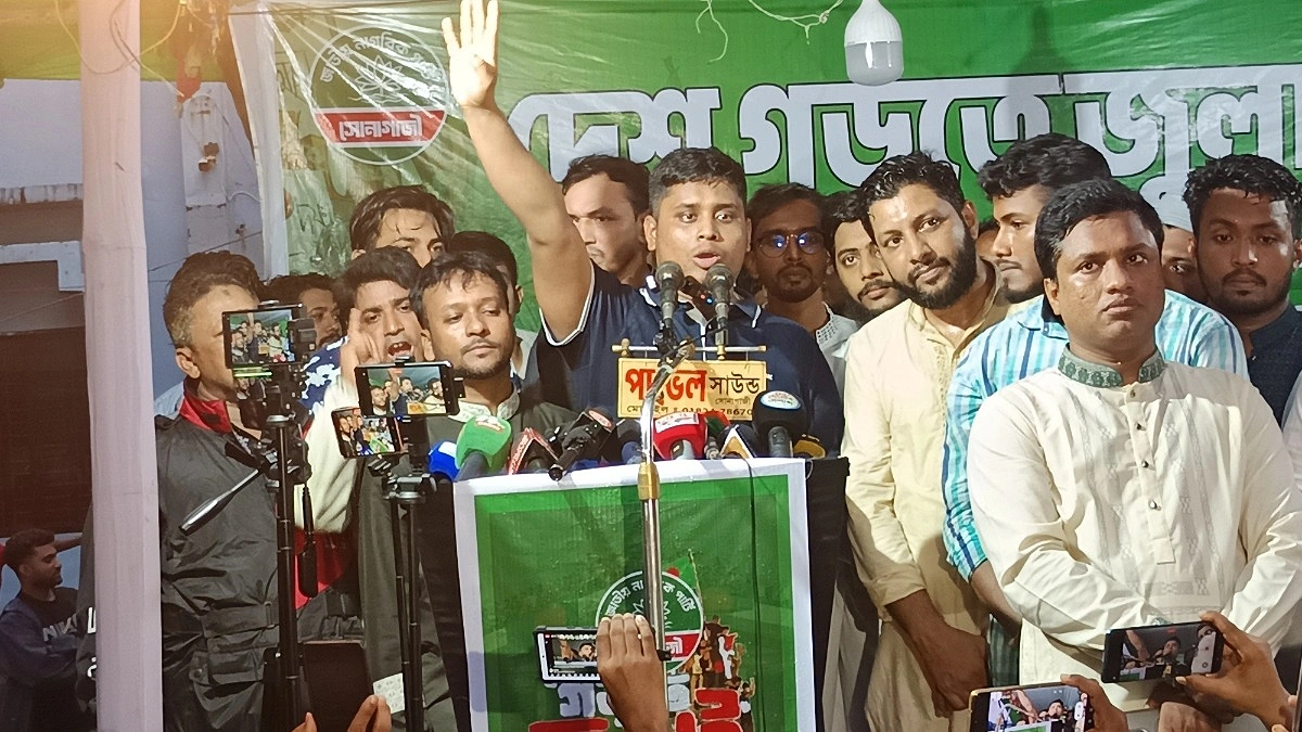 বিএনপি ক্ষমতায় এসে জনগণের হাতে হারিকেন ধরিয়ে দিয়েছে