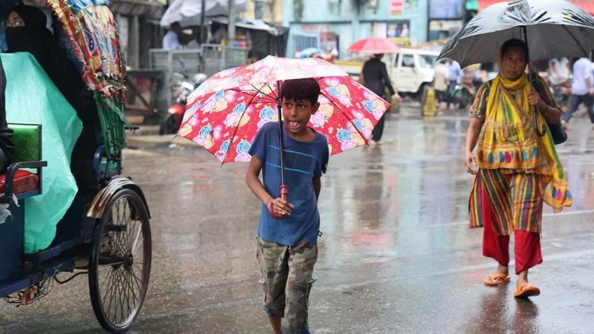 ঢাকায় থেমে থেমে বৃষ্টির আসা-যাওয়া
