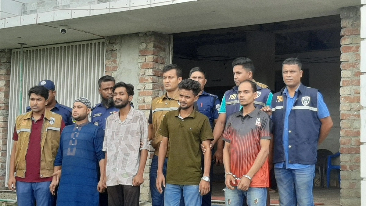‘মাকে মারধরের শোধ নিতে ভাড়াটিয়াকে হত্যায় ৪ ভাই’