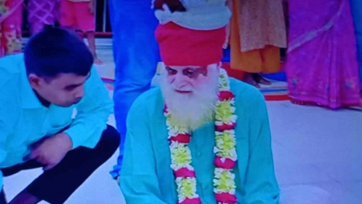 ৭৫ বছরের সাধু ২৫ বছরের তরুণীকে বিয়ে করায় ধামরাইয়ে তোলপাড়