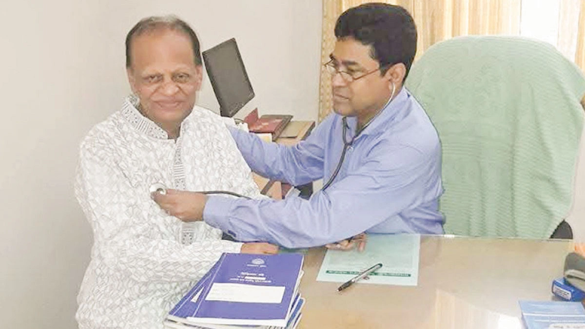 এলাকার রোগীর ফি নেন না ডা. জুয়েল