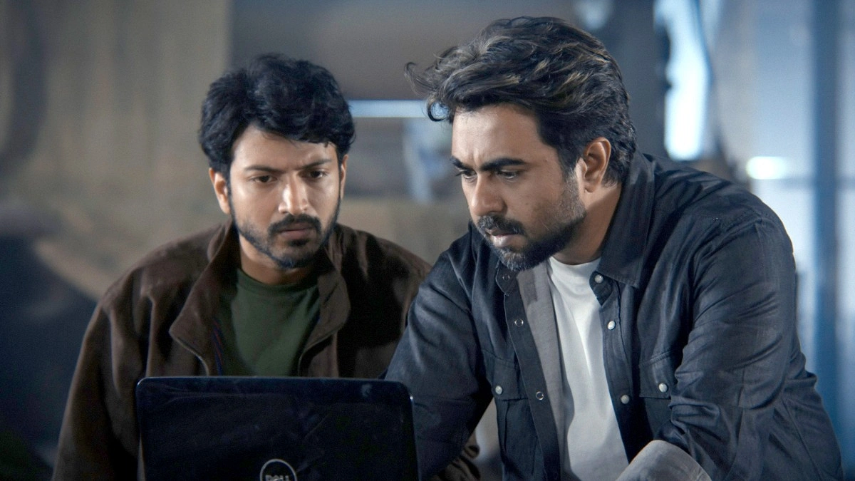 থ্রিলারের গণ্ডি পেরোনো ‘হেডলাইন’