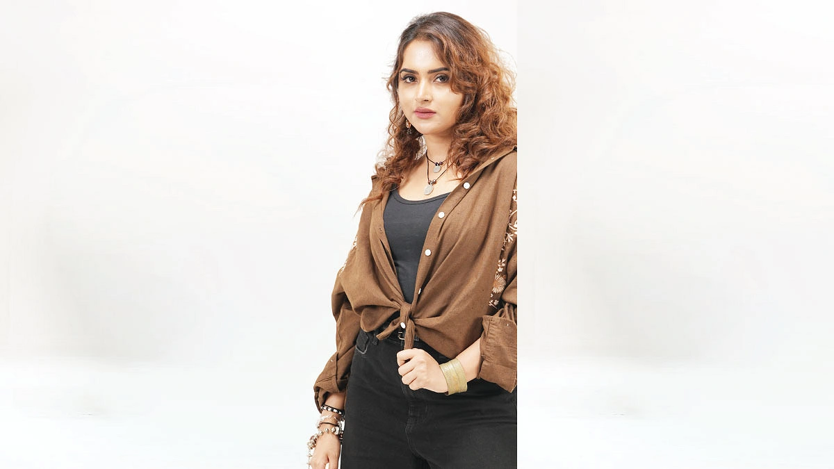 কেয়া পায়েল ‘হ্যাপিলি ম্যারিড’