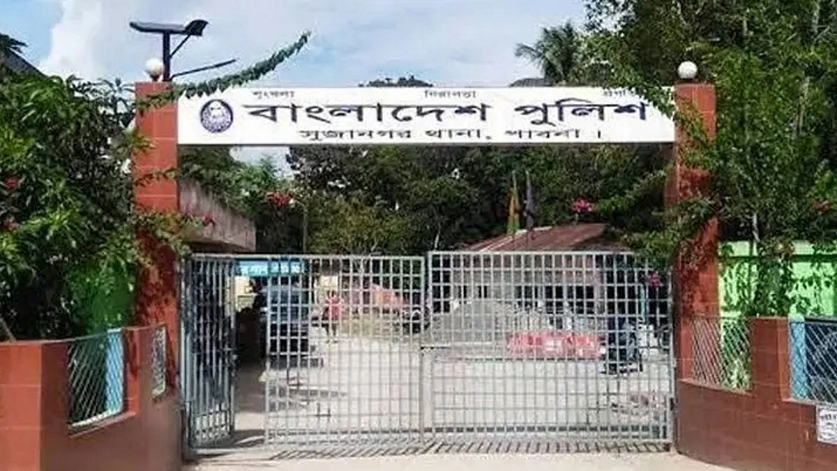 মাইকে ঘোষণা দিয়ে পুলিশের ওপর আ.লীগের হামলা, ওসিসহ আহত ২