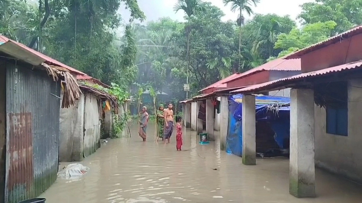 ভোলায় টানা বর্ষণে জলাবদ্ধতা, দুর্ভোগে ১০ হাজার মানুষ