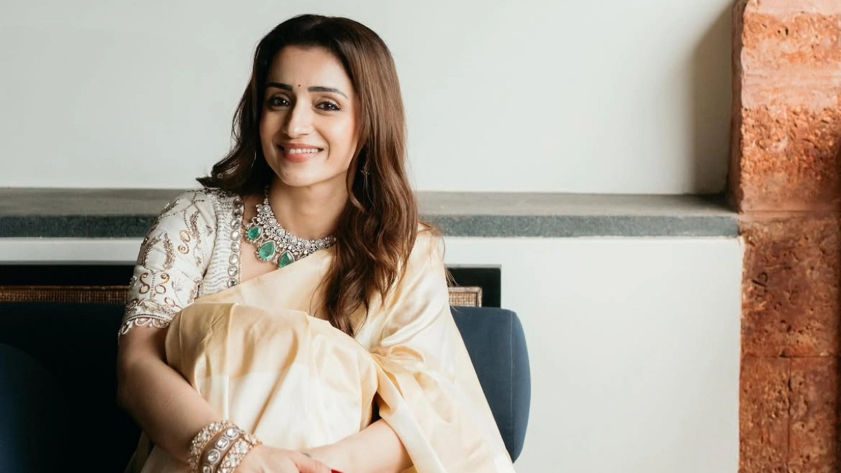 বিজয়ের শেষ সিনেমা দেখতে হাজির তৃষা