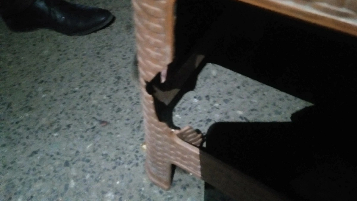 খুলনায় সাংবাদিকদের লক্ষ্য করে গুলি