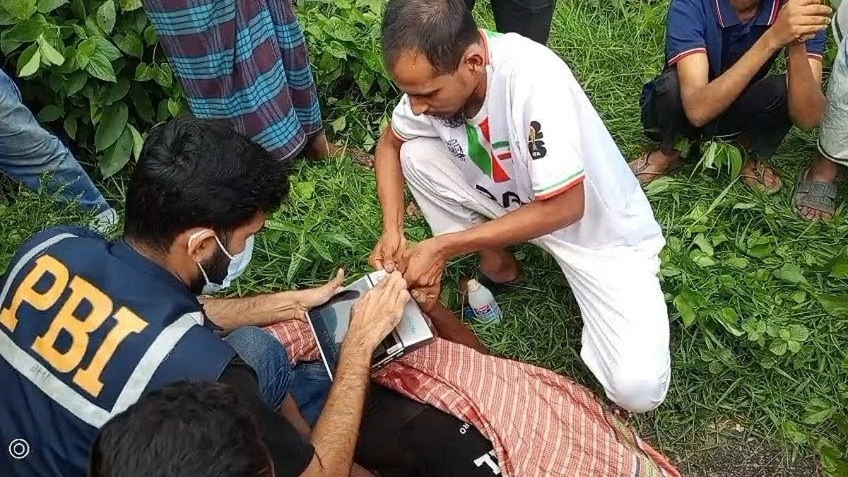 সড়কের পাশে যুবকের রক্তাক্ত মরদেহ