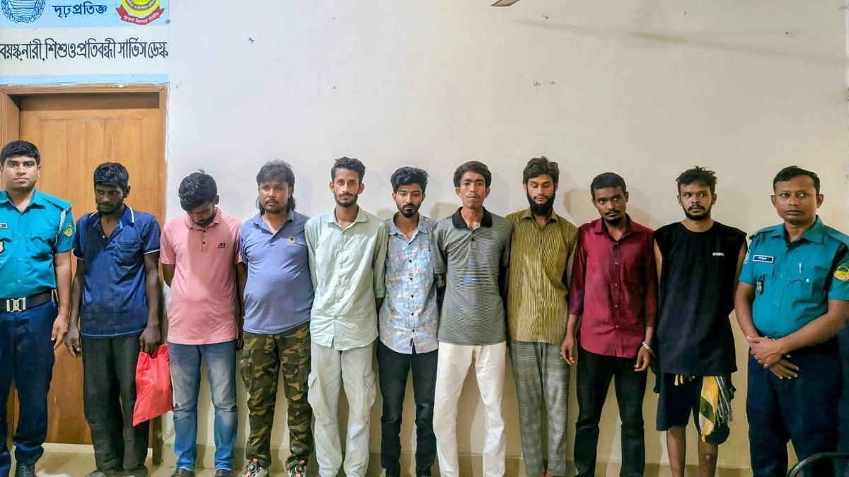 টঙ্গীতে পুলিশের অভিযানে অস্ত্র-মাদক উদ্ধার, গ্রেপ্তার ১৬