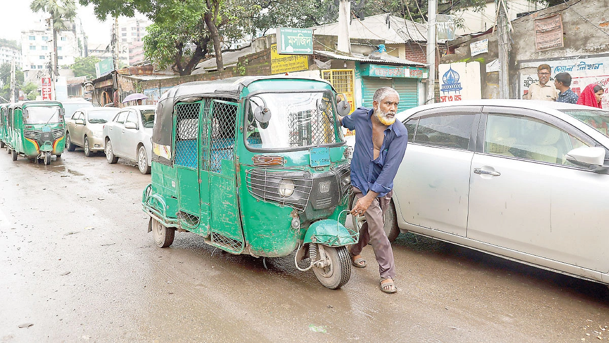 গাড়ি চলছে না, চুলাও জ্বলছে না