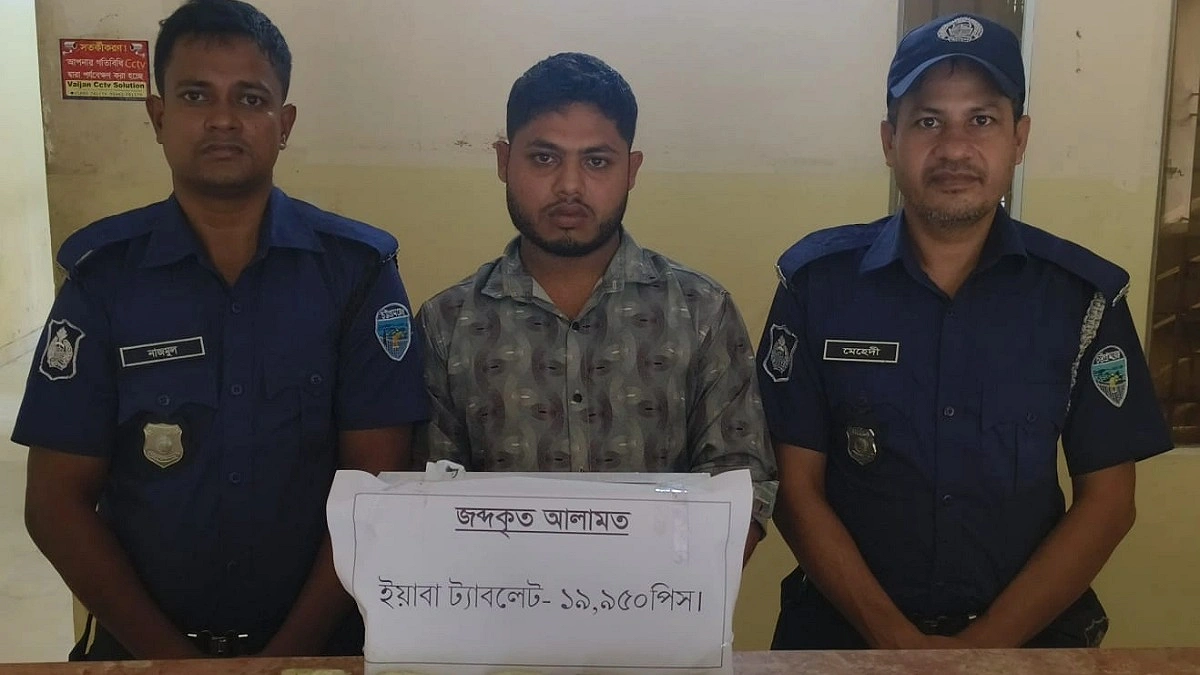 মিনি ট্রাকে ২০ হাজার ইয়াবা, চালক আটক