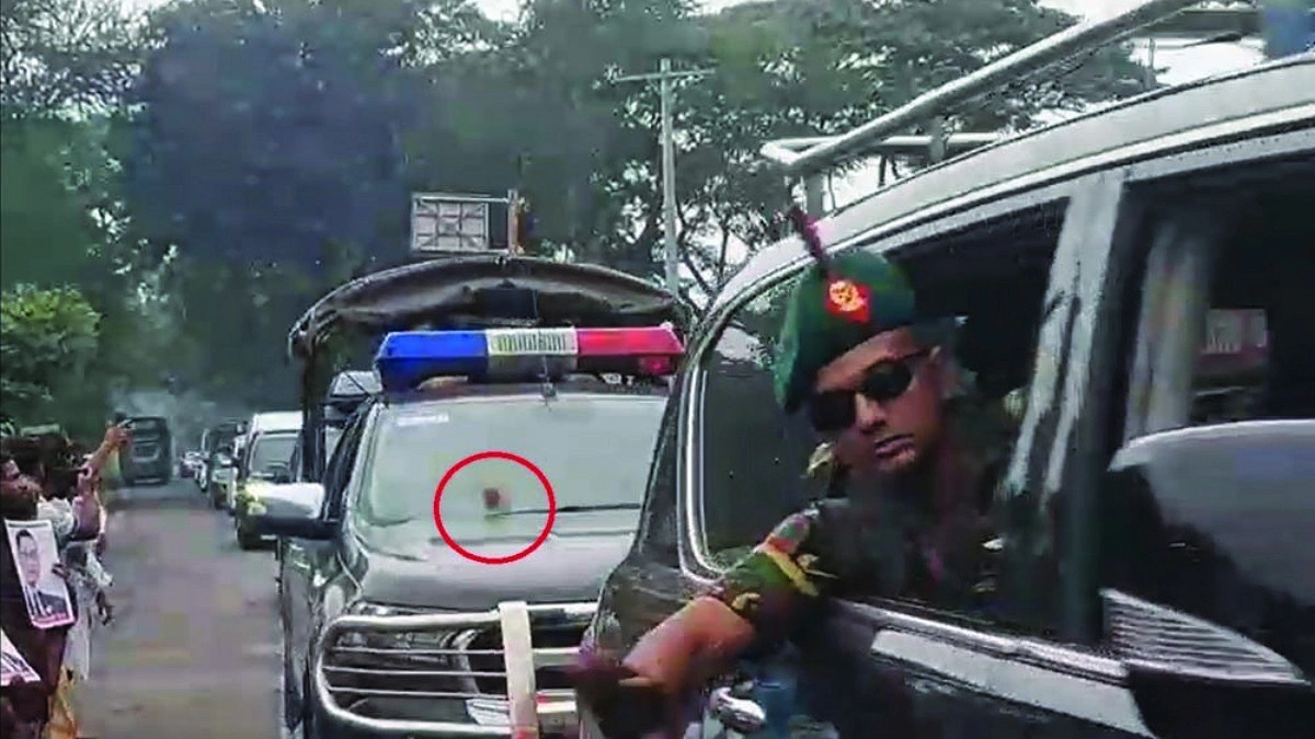 প্রধানমন্ত্রীর বহরের গাড়িতে ইটের টুকরা, রাত পর্যন্ত সূত্র পেল না পুলিশ