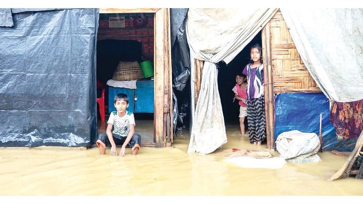 কক্সবাজারে পানিবন্দি লাখো মানুষ