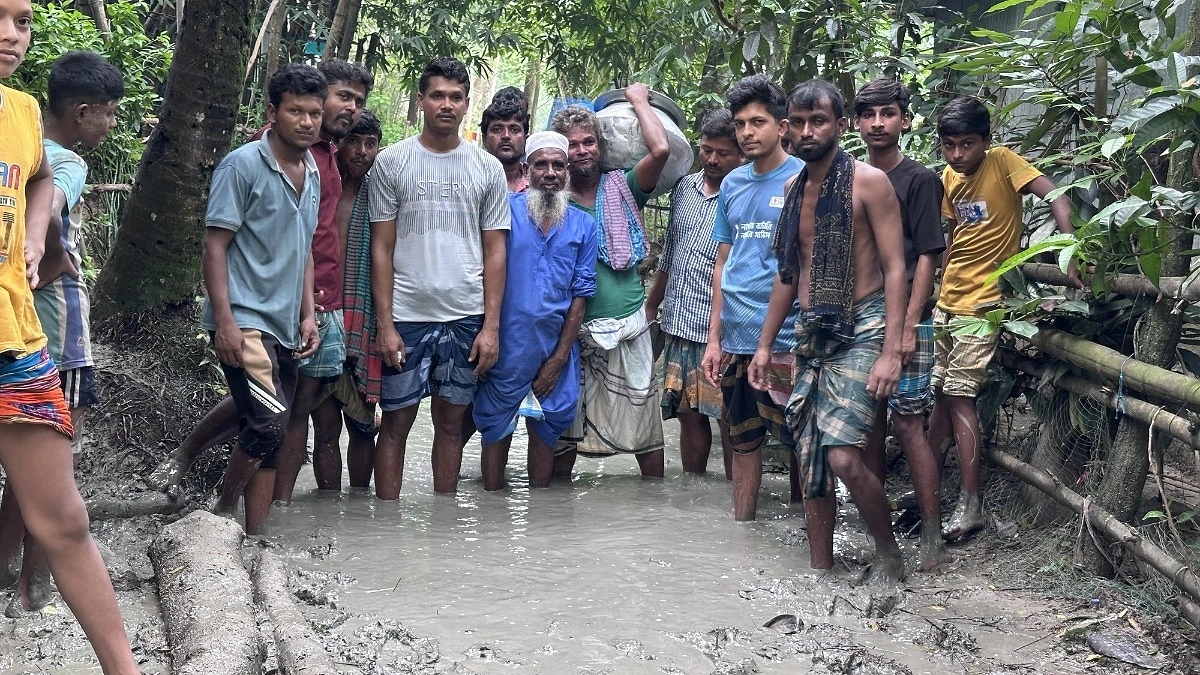 স্বাধীনতার ৫৭ বছরেও নেই পাকা সড়ক