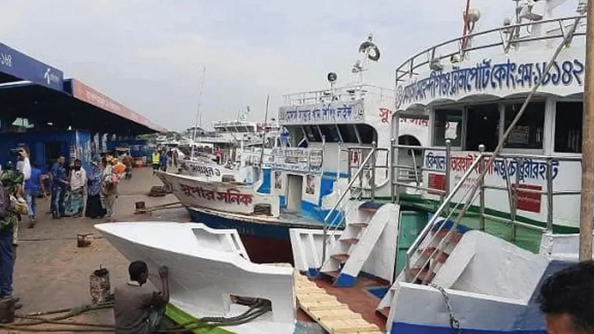 ভোলায় ৫ নৌপথে বন্ধ লঞ্চ