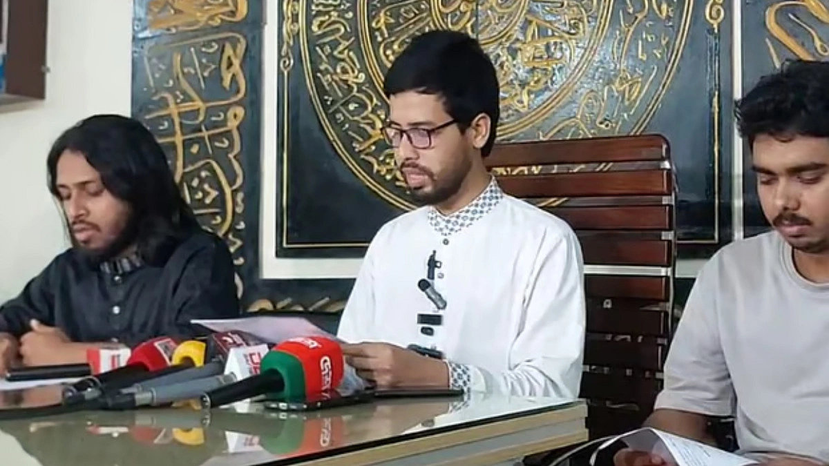 সাংবাদিকদের বিরুদ্ধে ব্যবস্থা নেওয়ার হুমকি রাকসু ভিপির