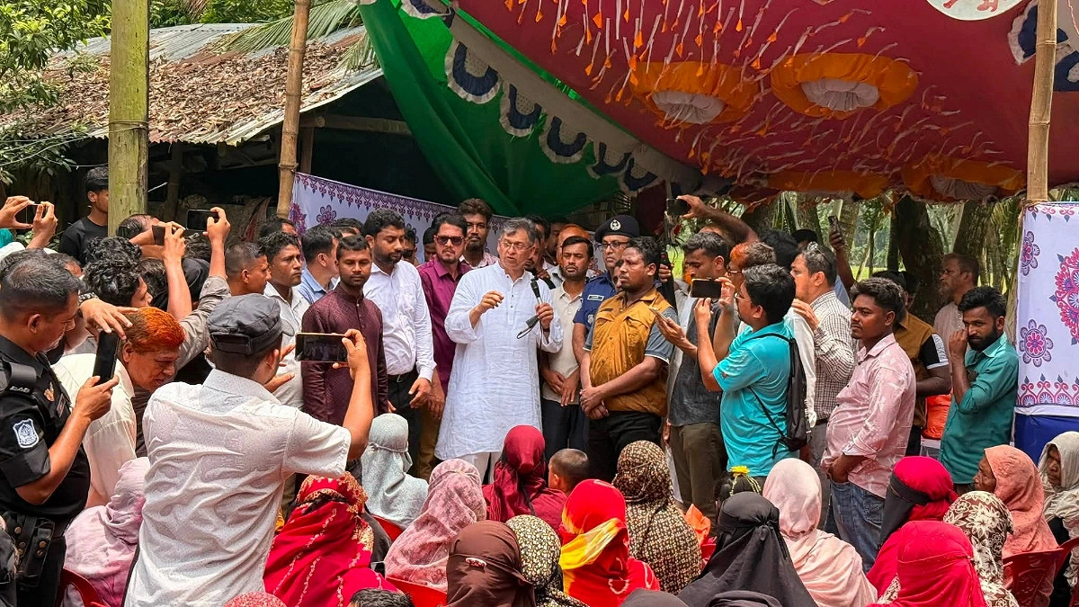 পেকুয়ায় টেকসই বেড়িবাঁধ নির্মাণ করা হবে: স্বরাষ্ট্রমন্ত্রী