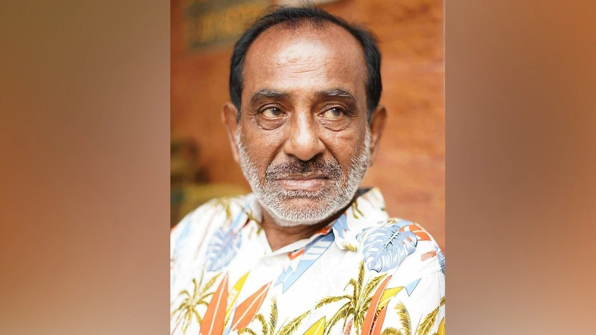 মাইক্রোবাসের ধাক্কায় হাত ভেঙে গেছে এফআই মানিকের