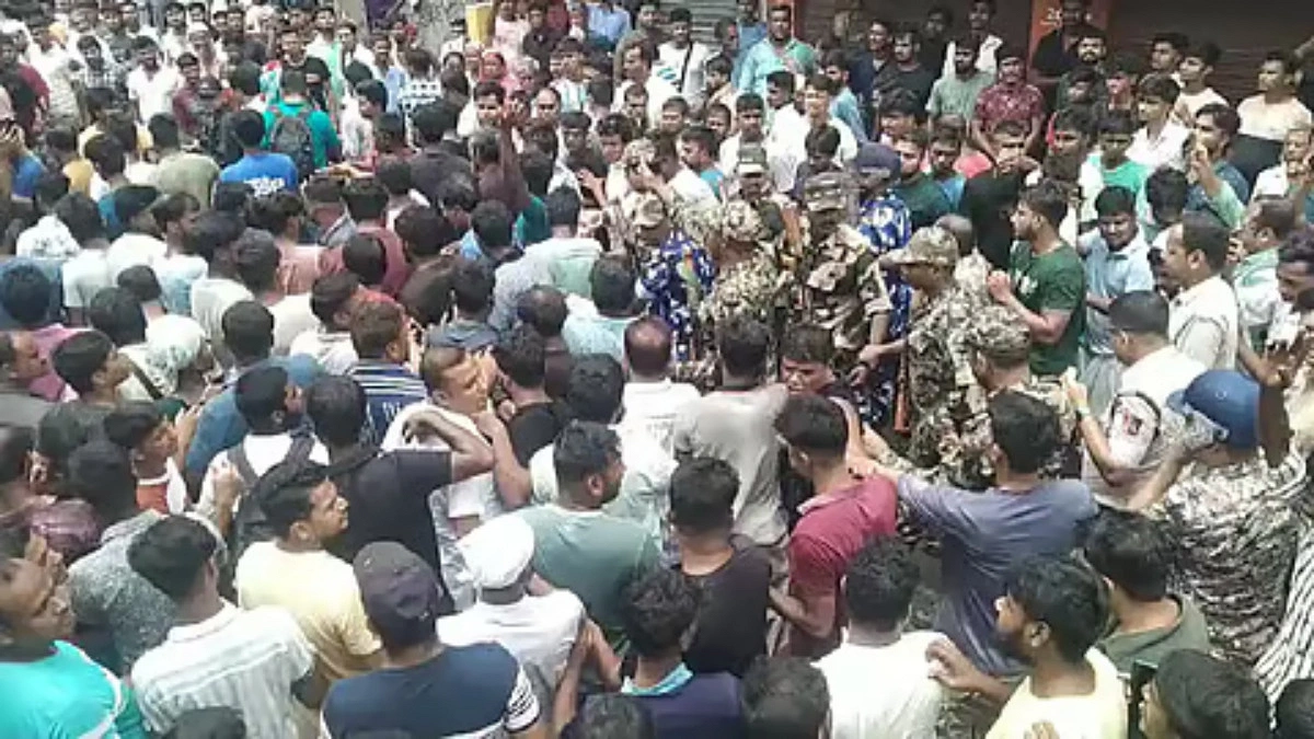 নাবালিকাকে ধর্ষণ ও হত্যার অভিযোগে উত্তপ্ত কলকাতা, পিটুনিতে নিহত ১