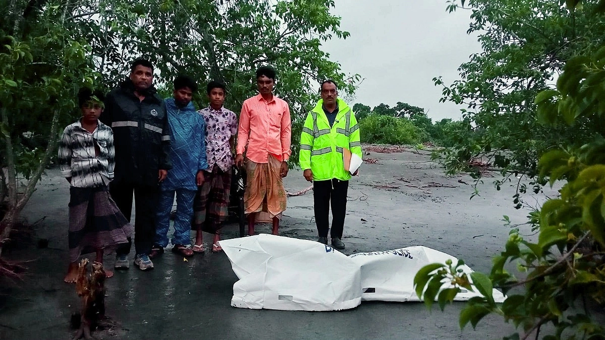 কুয়াকাটায় সৈকতে ভাসছিল যুবকের অর্ধগলিত মরদেহ