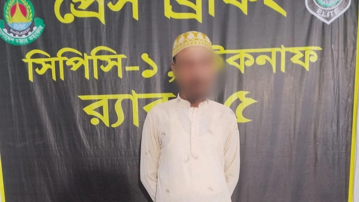পেট ও দুই পায়ে বেঁধে ২৪ হাজার ইয়াবা বহন, সিএনজিচালক আটক