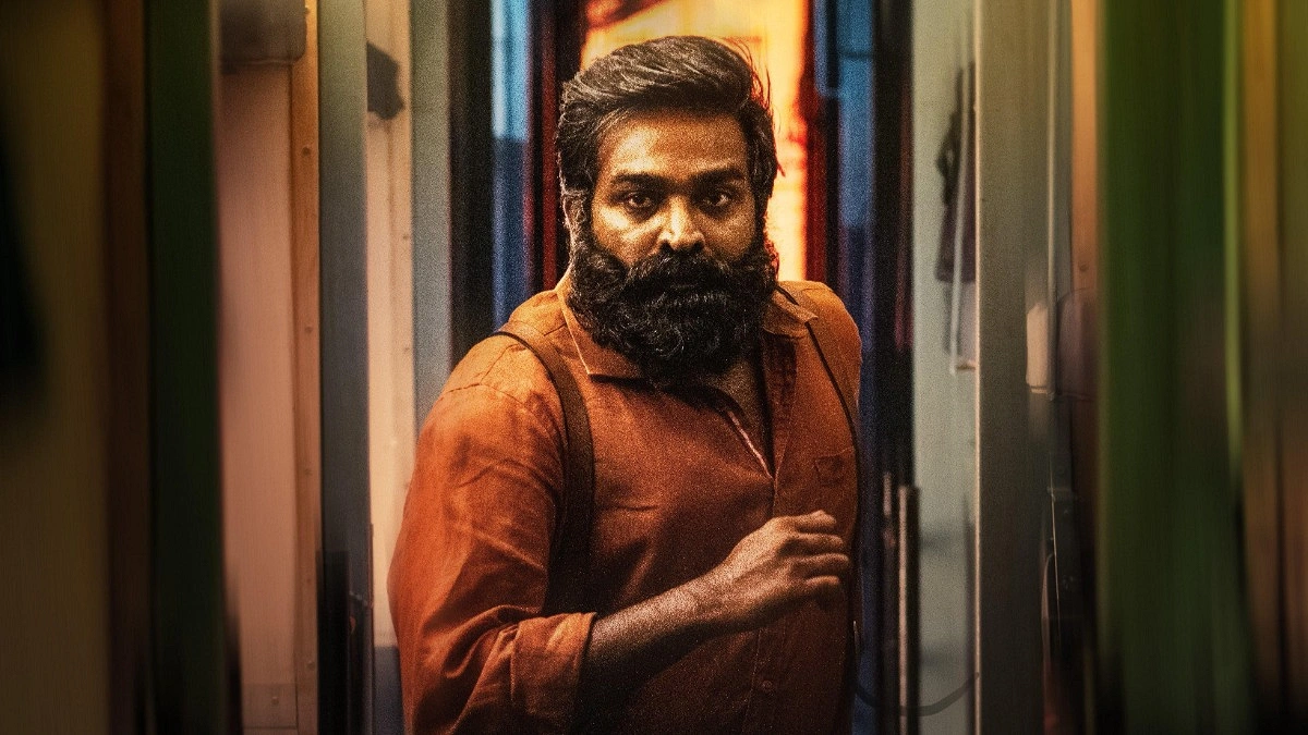 চলন্ত ট্রেনে দুর্দান্ত অ্যাকশনে বাজিমাত বিজয় সেতুপতির