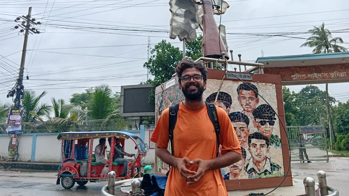 ফাহিম হাঁটছেন টেকনাফ থেকে তেঁতুলিয়া, লক্ষ্য পরিবেশ রক্ষা