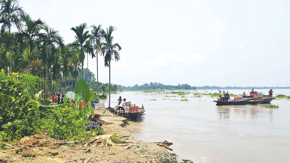 ঢেউয়ে ভাসছে মানুষের স্বপ্ন