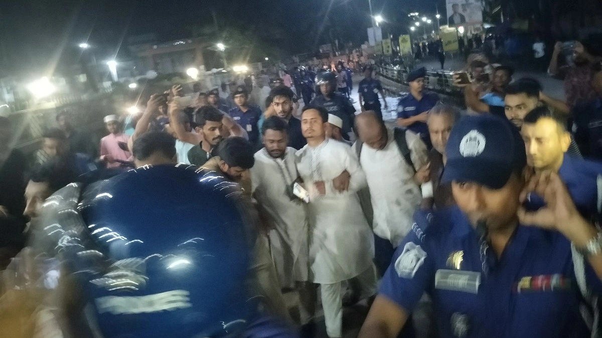 প্রধানমন্ত্রীকে জড়িয়ে বক্তব্য দেওয়ার পরই সারজিস-পাটওয়ারীর গাড়িবহরে হামলা