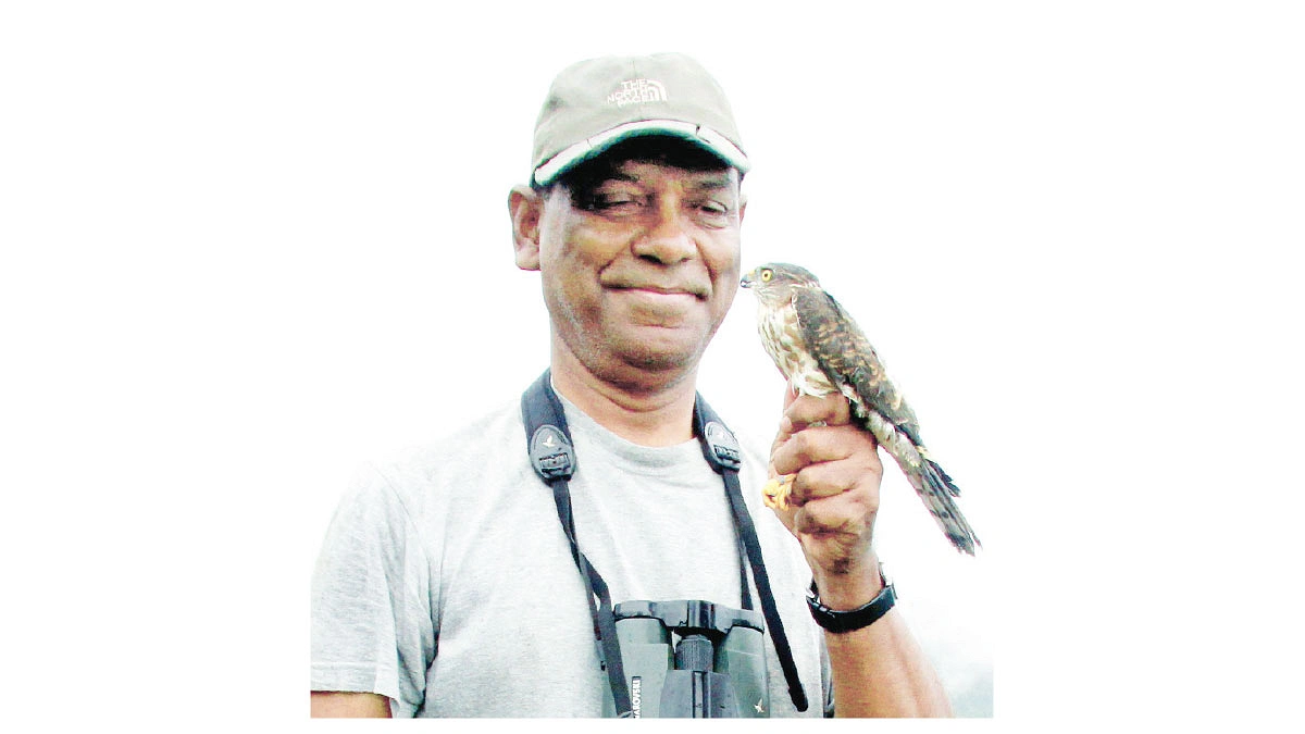 বুনো লেমুরের সঙ্গে মাদাগাস্কারে