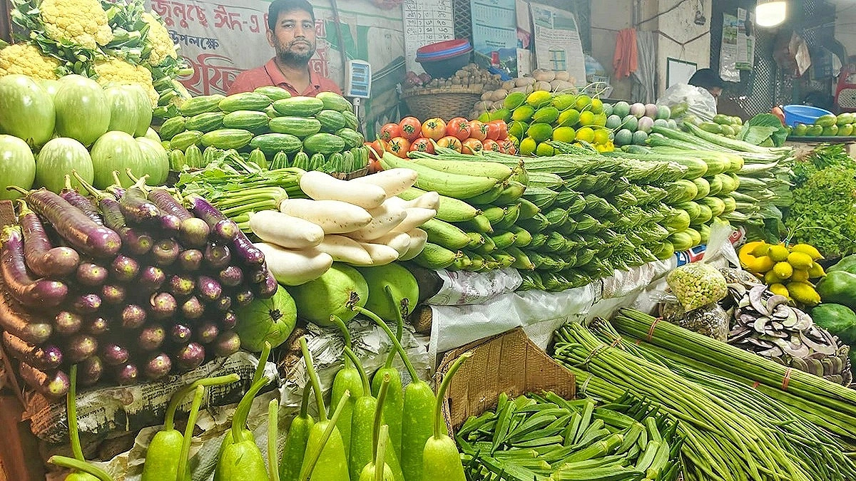 সবজির বাজারে ১০০ টাকা কিছুই না