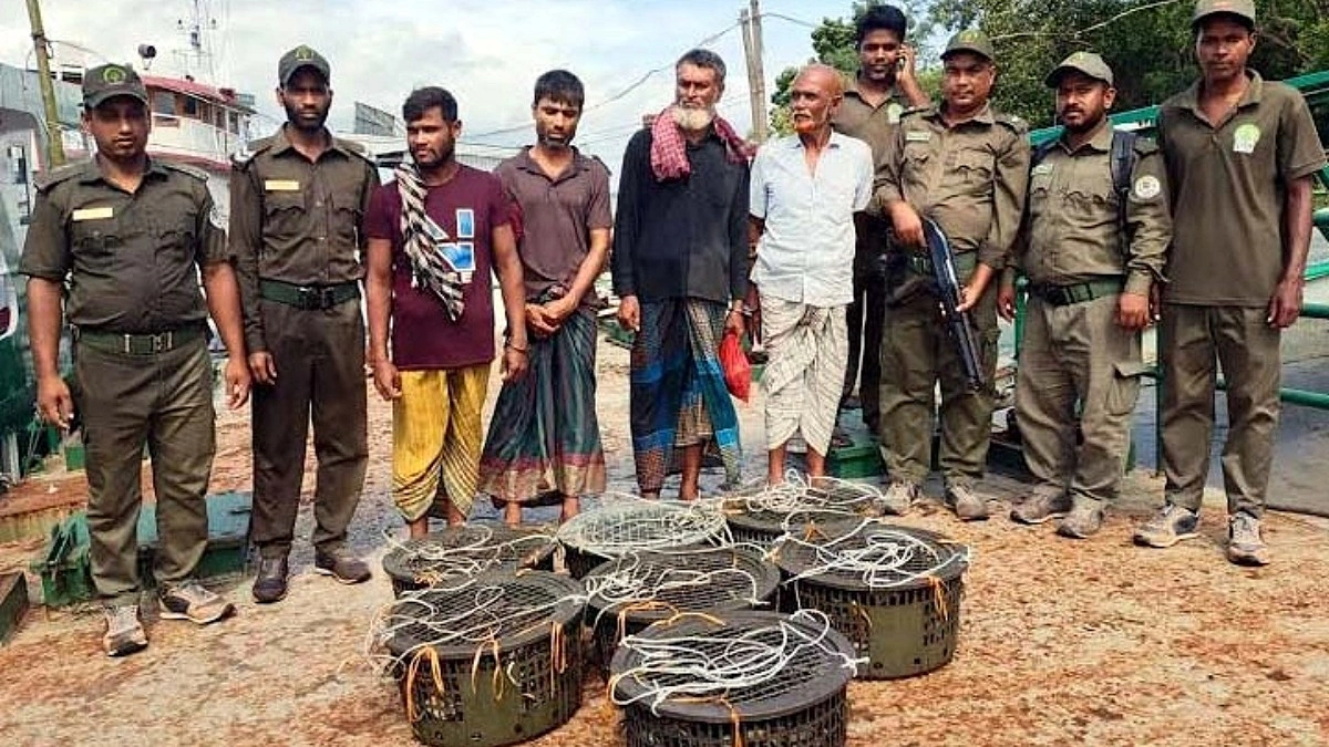 সুন্দরবনে ফাঁদসহ আটক ৪ হরিণ শিকারি, কাঁকড়া ও নৌকা জব্দ
