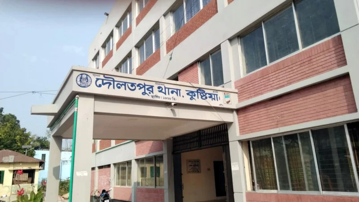 ময়নাতদন্তের জন্য জুলাই শহীদের মরদেহ তোলায় পরিবারের বাধা