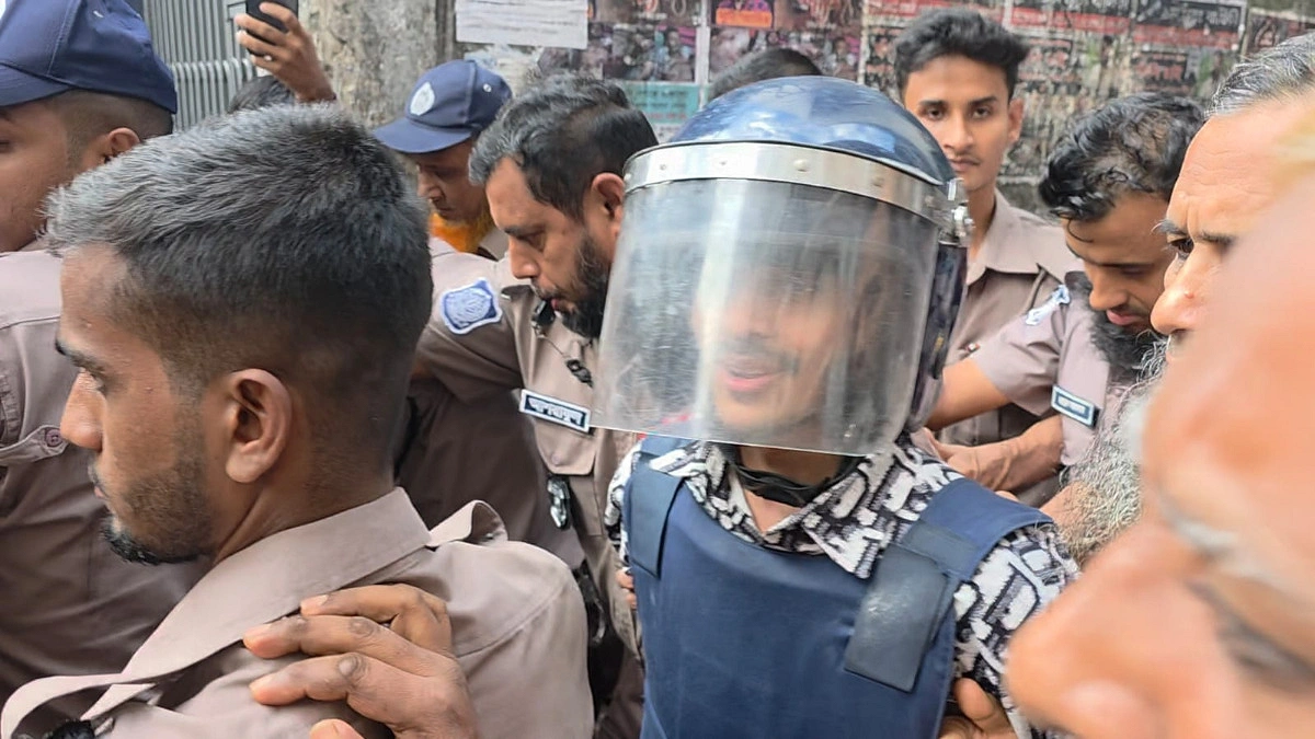 কোটি টাকা চেয়ে স্ত্রীকে মারধর, কারাগারে প্রিন্স মামুন