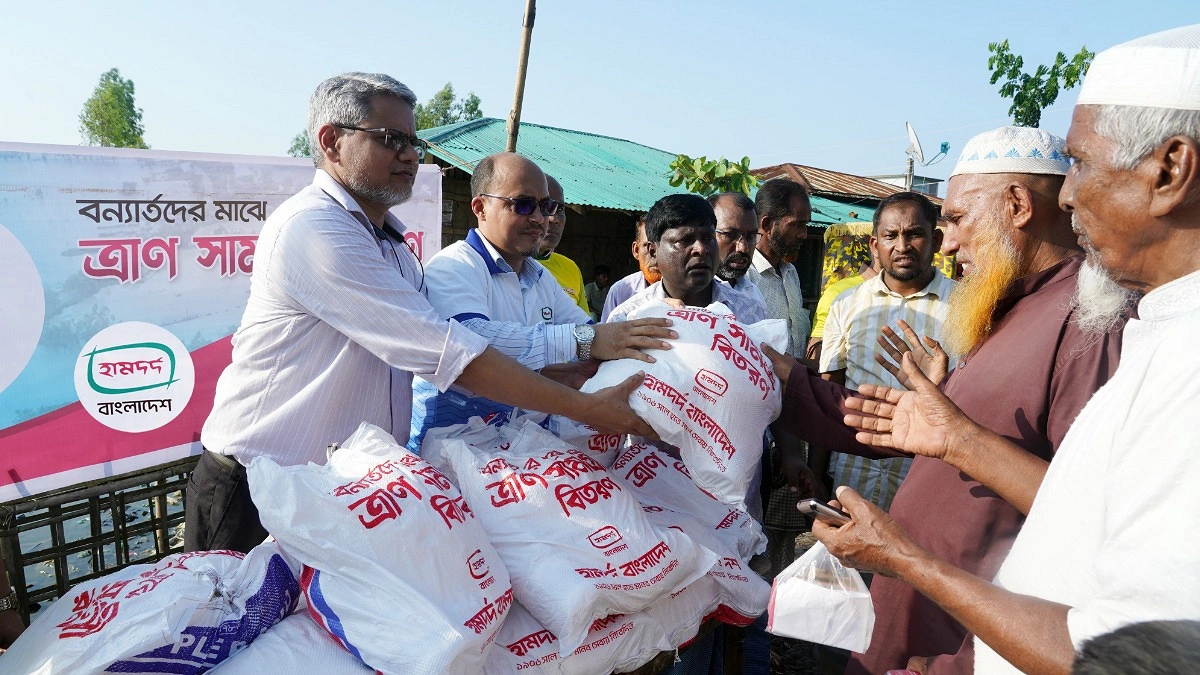 বন্যাদুর্গত মানুষের পাশে হামদর্দ, ২০০০ পরিবার পেল ত্রাণ ও ওষুধ