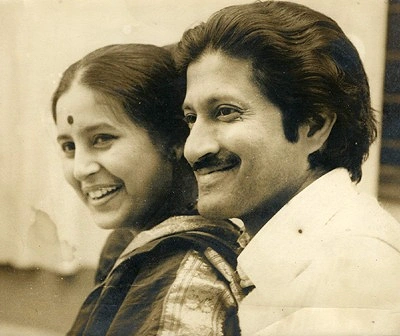 পারিবারিক আবহে স্ত্রীর সঙ্গে মুস্তাফা মনোয়ার- পারিবারিক অ্যালবাম থেকে