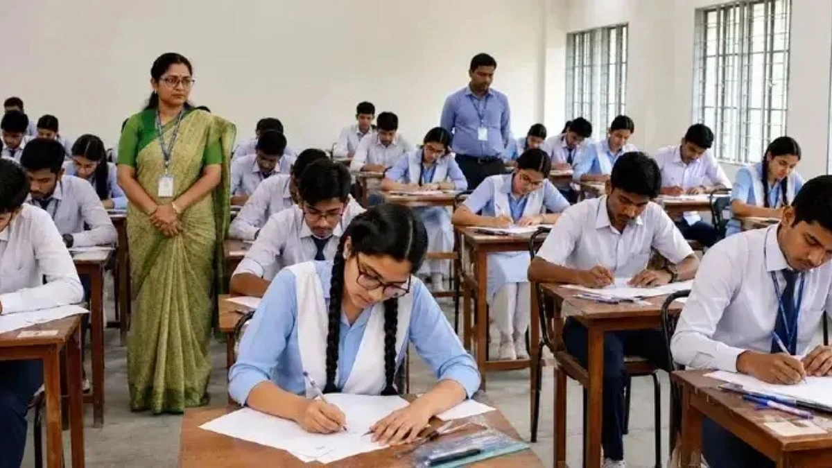 ১৯ দিন পর শুরু হওয়া এইচএসসি পরীক্ষায় অনুপস্থিত ১ হাজার ৮২৫, বহিষ্কার ১