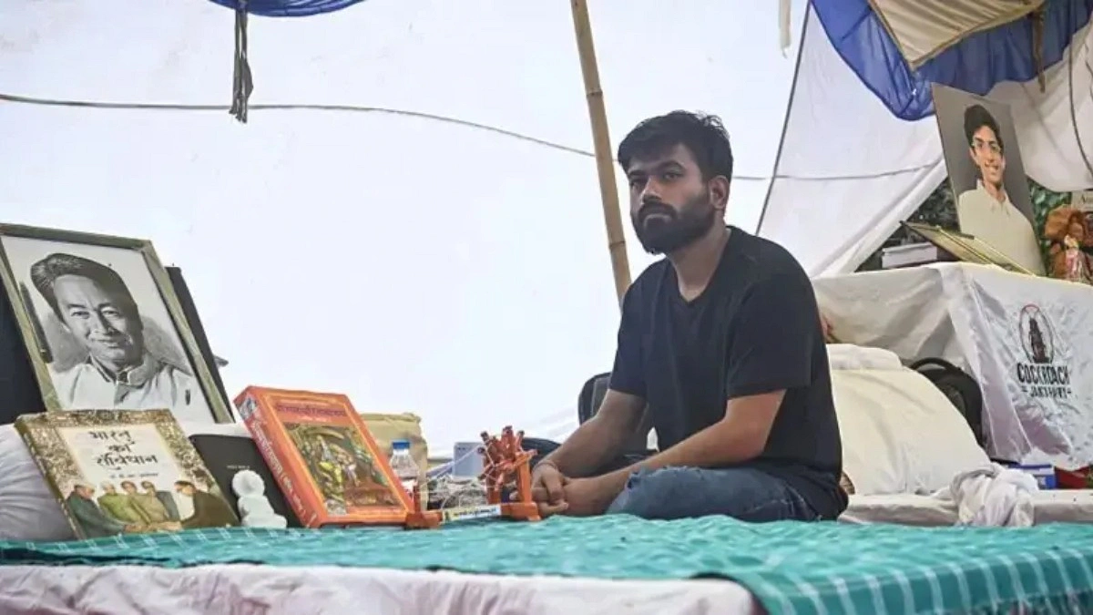 অসুস্থ হয়ে কয়েক ঘণ্টার বিশ্রামে অভিজিৎ দীপকে